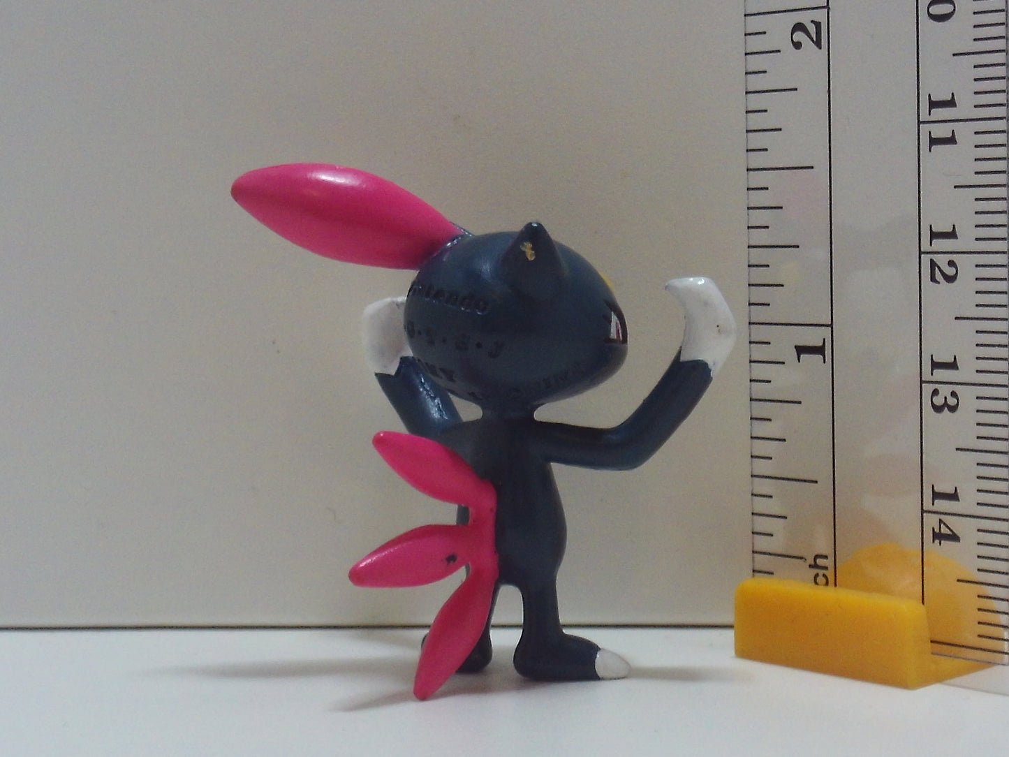 Pokemon Painted Keshi Figure
