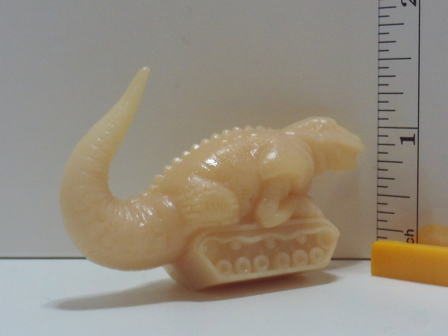 Ultraman Dinosaur Tank GITD Keshi