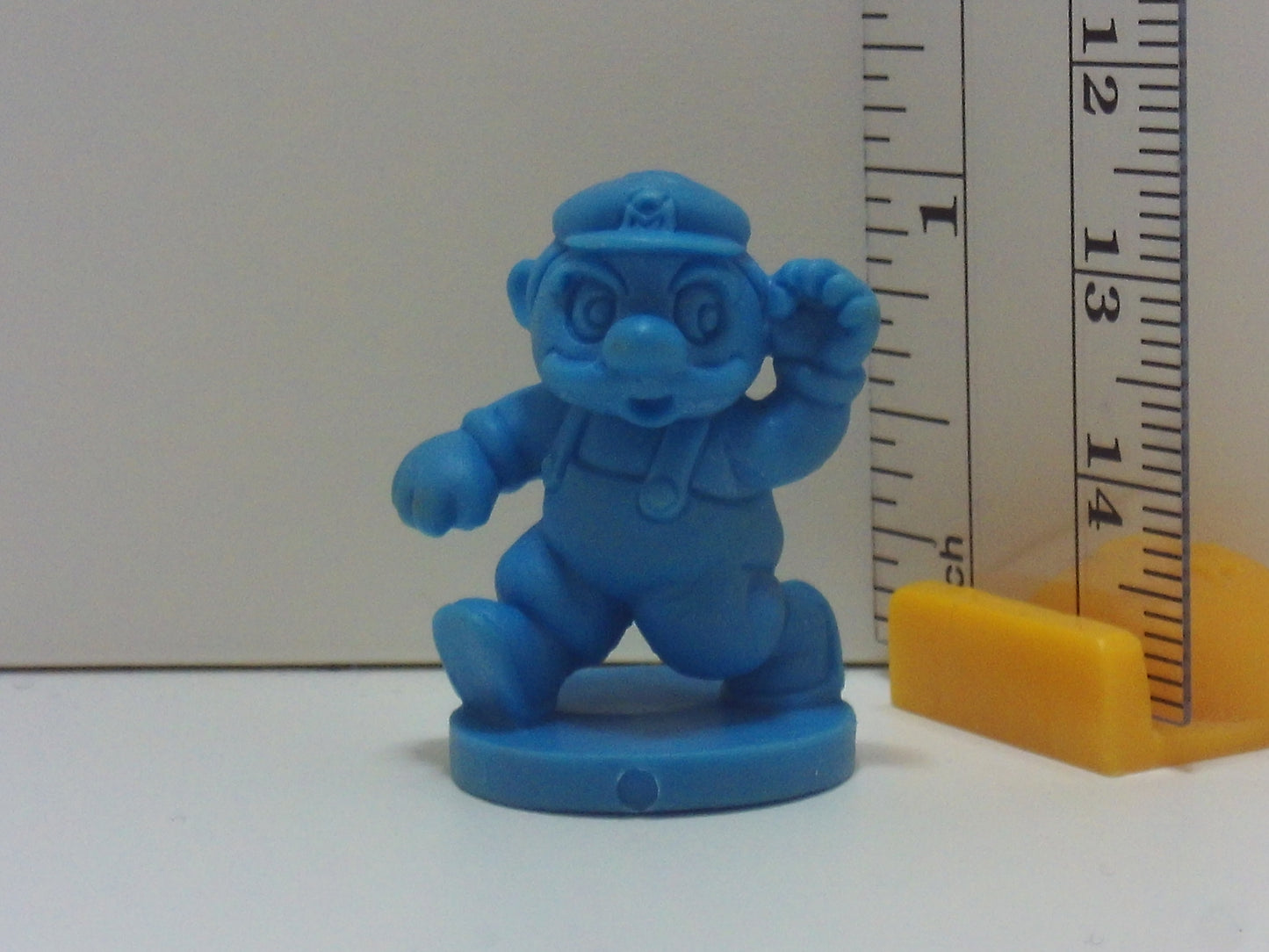 Super Mario Bros Pedestal Keshi