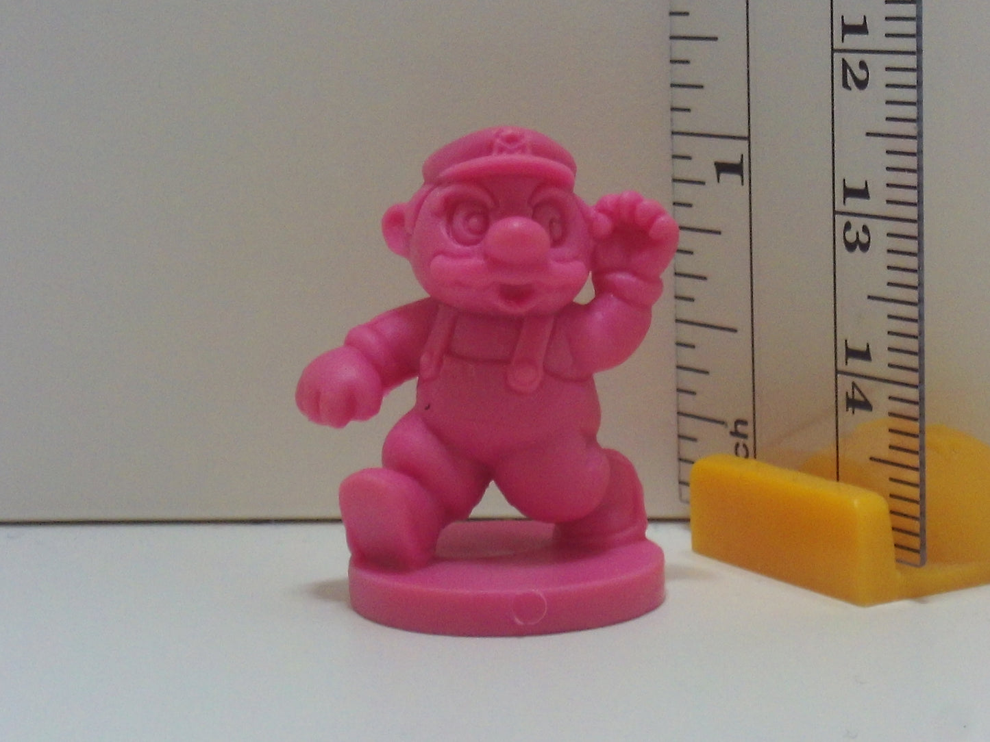 Super Mario Bros Pedestal Keshi